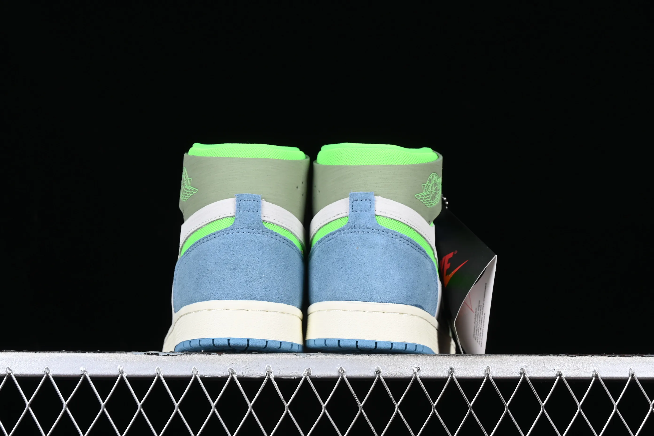 All categories Air Jordan Jordan series basketball shoes Air Jordan 1 High Air Jordan 1 Zoom CMFT AJ1 Joe 1 blue and green color matching DV1305-433